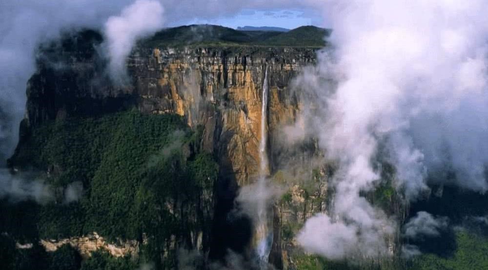 世上最高的瀑布，高哈利法塔一百多米，却还有人敢往下跳！_图1