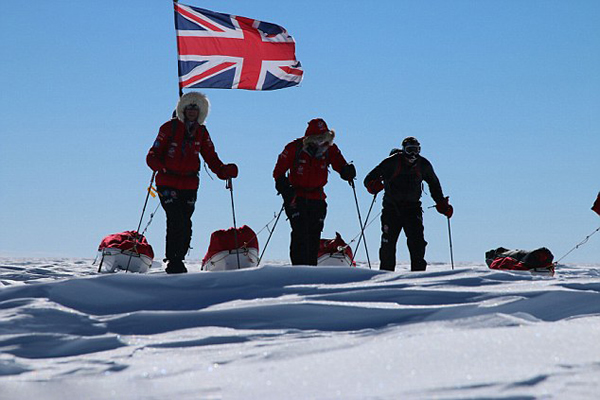 英国哈里王子和南极探险队终于登顶南极