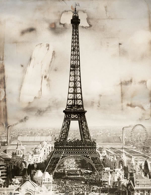 巴黎的代表性事物中，最至高无上的莫过于艾菲尔铁塔。照片摄于1914年9月。