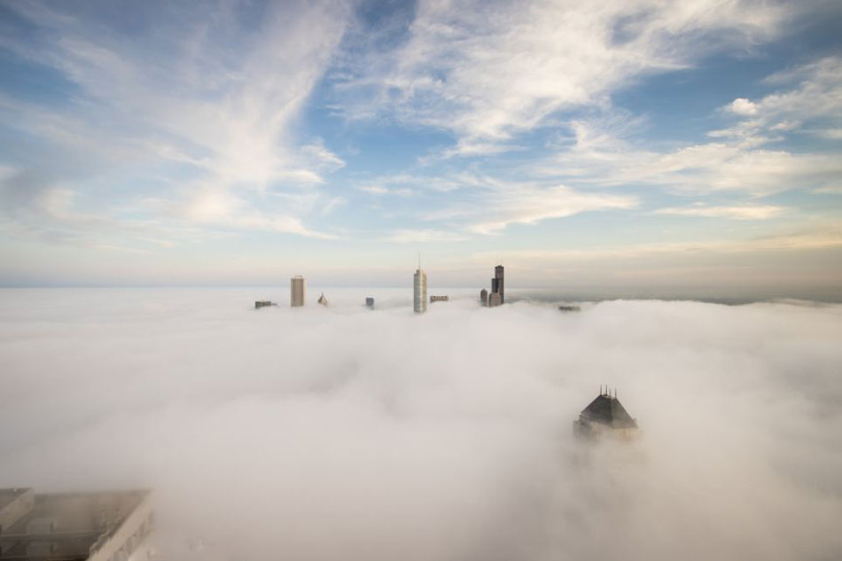 美国业余摄影师拍摄一组大雾笼罩芝加哥摩天大楼的照片