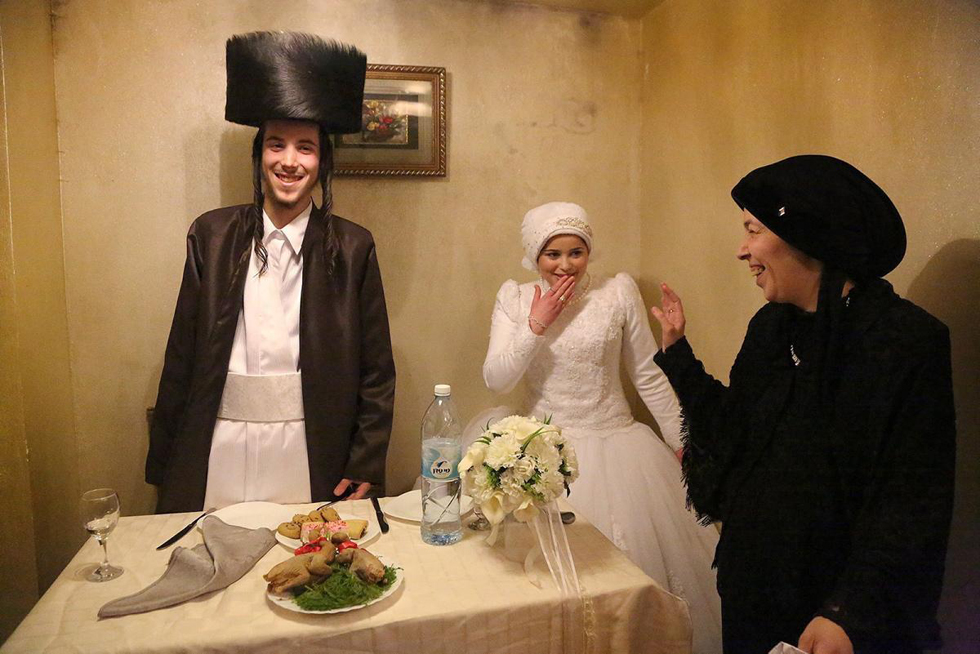 获得大赛二等奖的作品记录了一对犹太教正统派情侣举行婚礼的场景。