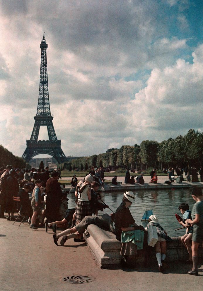 过去五百年来，巴黎一直像个大磁铁一样，吸引着外来移民。上图摄于1936年。PHOTOGRAPH BY W. ROBERT MOORE,NATIONAL GEOG