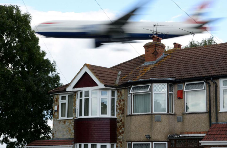英国公认最喧闹的地方：伦敦豪恩斯洛区每天大量飞机低飞掠过