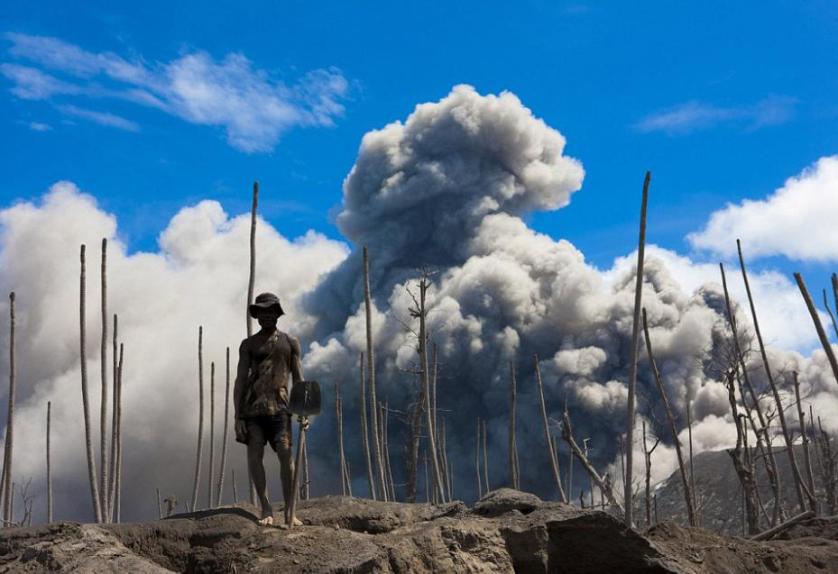 巴布亚新几内亚三座活火山下的民众的生活