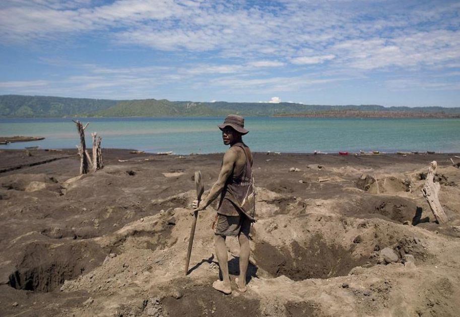 巴布亚新几内亚三座活火山下的民众的生活