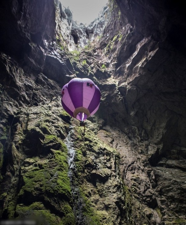 马梅特洞穴深近700呎