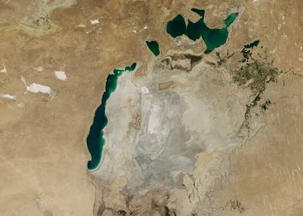 报道指前苏联政府上世纪60年代进行的水利工程，是咸海干涸的主因。