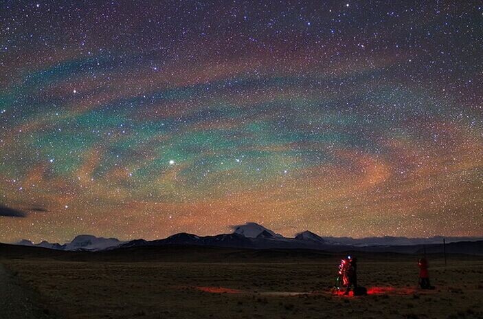 摄影师在中国青藏高原上拍到的动人心魄夜空美景
