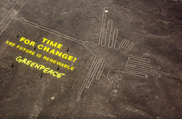 绿色和平组织在世界文化遗产“纳兹卡线”（Nazca Lines）铺设标语惹非议
