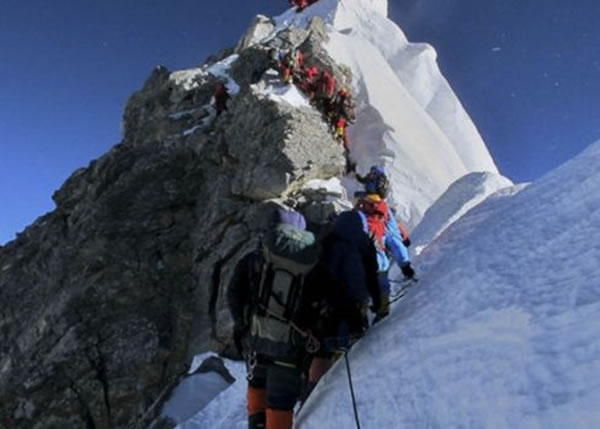 新的登峰路线将取昆布冰川而行。