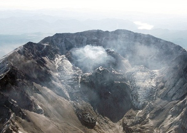 圣海伦斯山形成自然火山口冰川