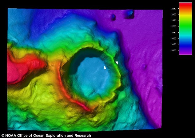 声呐扫描图：“深海发现”号最深下潜地之一--玛罗火山坑。