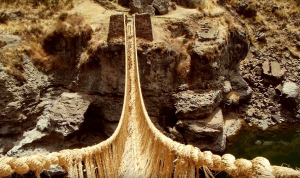 秘鲁「野草古桥」每年都重建，传承印加帝国500年工艺。