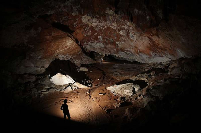 英国探险家在马来西亚发现600万年历史的新洞穴，暂时命名为“信念洞”