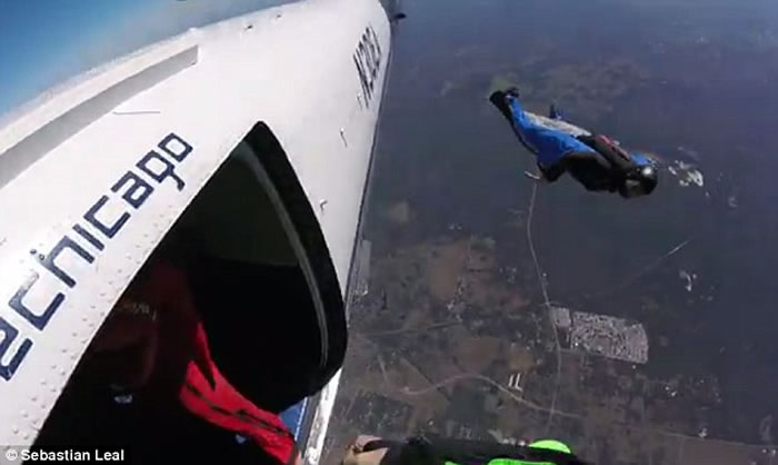 美国男子1.2万呎高空跳伞 空中相撞半身瘫痪