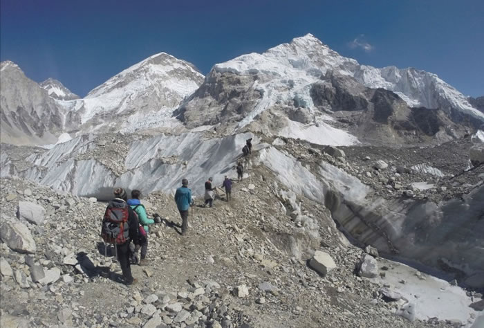 喜马拉雅山的珠穆朗玛峰迎来登山旺季