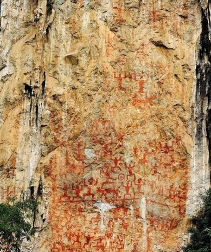 岩画群记录了距离现今约2000年的祭祀场景。