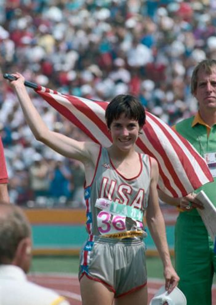 奥运一直到1984年在洛杉矶举行的时候，才有了女子马拉松项目。金牌得主是琼・班诺特（Joan Benoit，上图）。 PHOTOGRAPH BY
