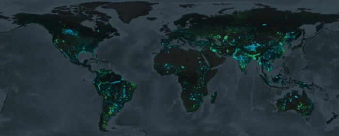 这张地图标示过去卅年间地球上陆地和水域的变化，蓝色区块为陆地变成水域的地方，绿色区块则反之。 MAP COURTESY GOOGLE