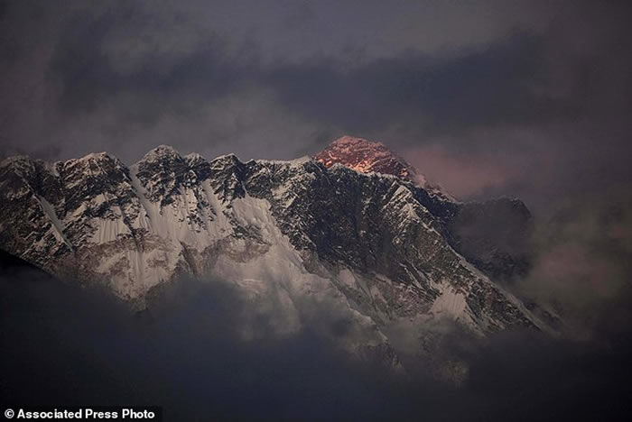 “瑞士机器”（Swiss Machine）登山好手史戴克Ueli Steck攀珠穆朗玛峰摔落身亡