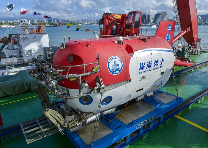 中国新型载人潜水器“深海勇士号”。