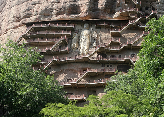 麦积山石窟有32个洞窟被指属一级风险最为严重。