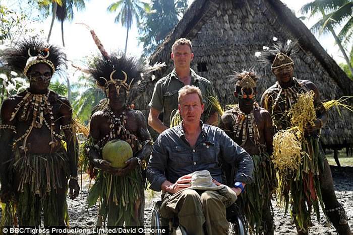 英国探险家Benedict Allen前往巴布亚新几内亚寻找消失的原始部落亚佛族