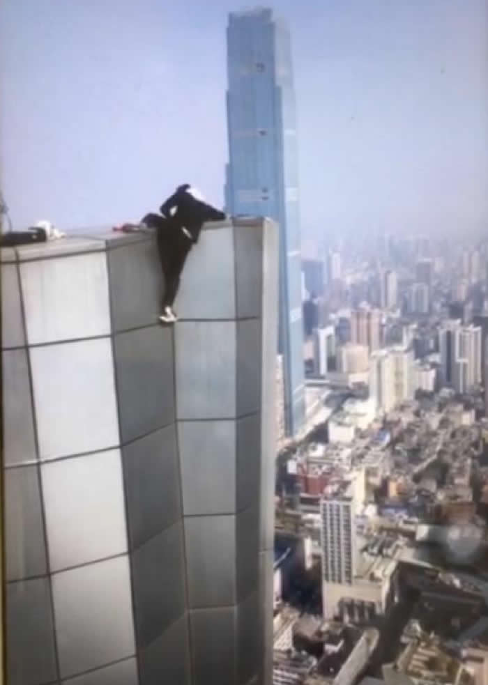 “中国高空极限挑战第一人”吴永宁体力不支高楼坠亡 视频记录下生命最后一刻