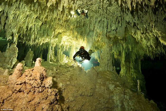 玛雅人传说的“阴间之路”：墨西哥发现374公里水下洞穴