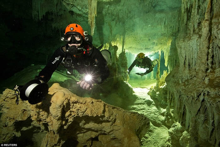 玛雅人传说的“阴间之路”：墨西哥发现374公里水下洞穴