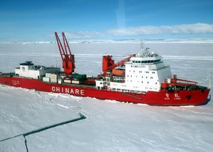 考察队利用雪龙号在南极进行调查测量工作。（资料图片）