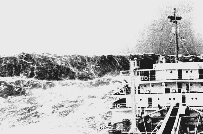 1940年在比斯开湾附近拍到的巨大波浪