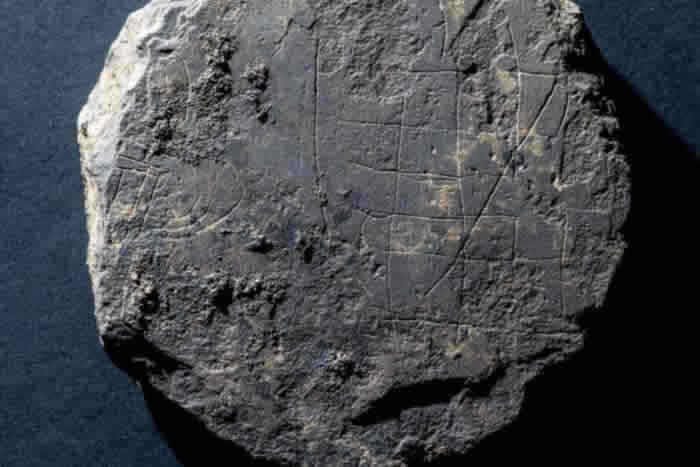 考古学家发现1000年前的极其罕见的斯堪的纳维亚桌上游戏棋盘
