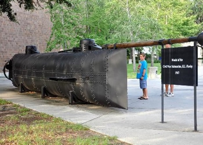 汉利号的残骸存放于南卡罗莱纳州北查尔斯顿市的博物馆。