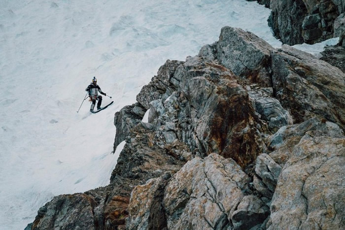世界第二高峰乔戈里峰（K2）8611米滑雪而下 波兰登山家完成创举