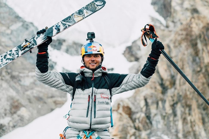 世界第二高峰乔戈里峰（K2）8611米滑雪而下 波兰登山家完成创举