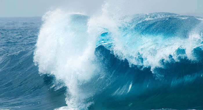 英格兰南安普敦大学科学家揭开百慕大三角船舶失踪之谜：100英尺的“海浪杀手”
