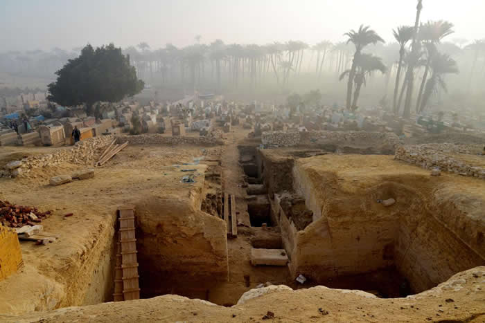 埃及利什特（Lisht）的大规模古代墓葬群有助我们了解大约4000年前中王国时期（Middle Kingdom）的生活与死亡。 PHOTOGRAPHY BY S