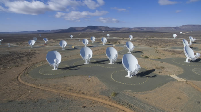 加入突破聆听项目：南非狐獴电波天文台射电望远镜开始寻找银河系中的外星人