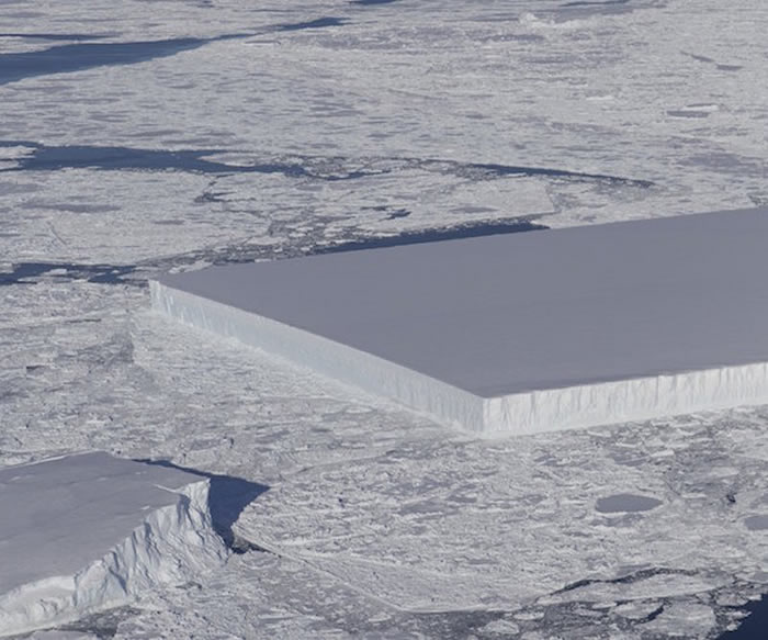 美国国家航空航天局（NASA）科学家在南极发现一座奇怪的方形冰山