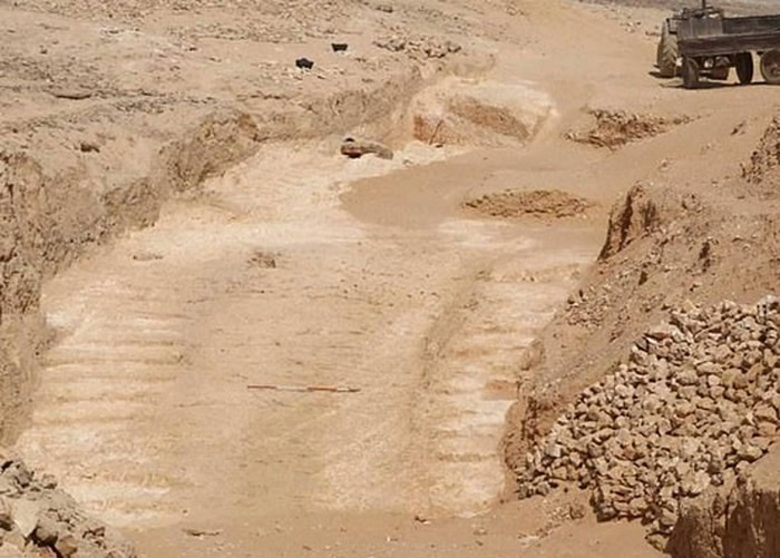 考古学家首次发现一座用于运送巨石的坡道系统。