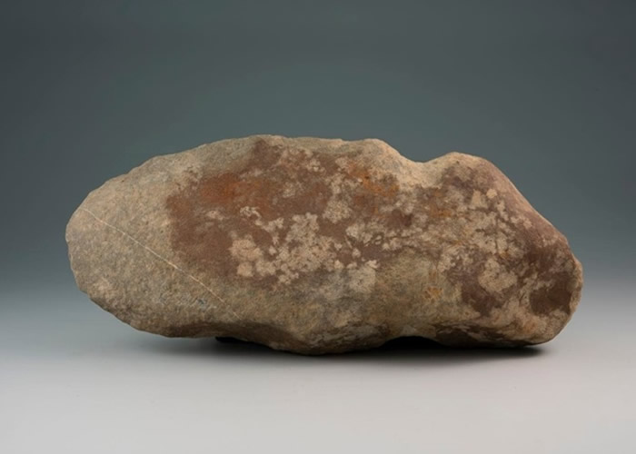 美国国父华盛顿故居维农山庄附近发掘出6000年历史石斧