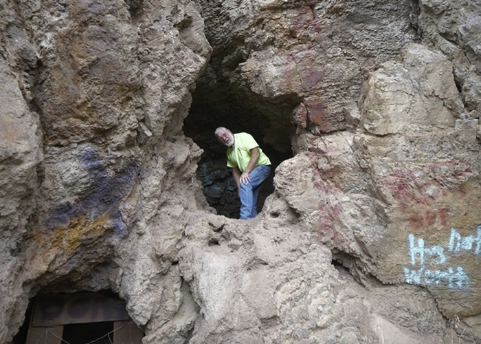 鲍威尔希望能与儿子探索矿坑。