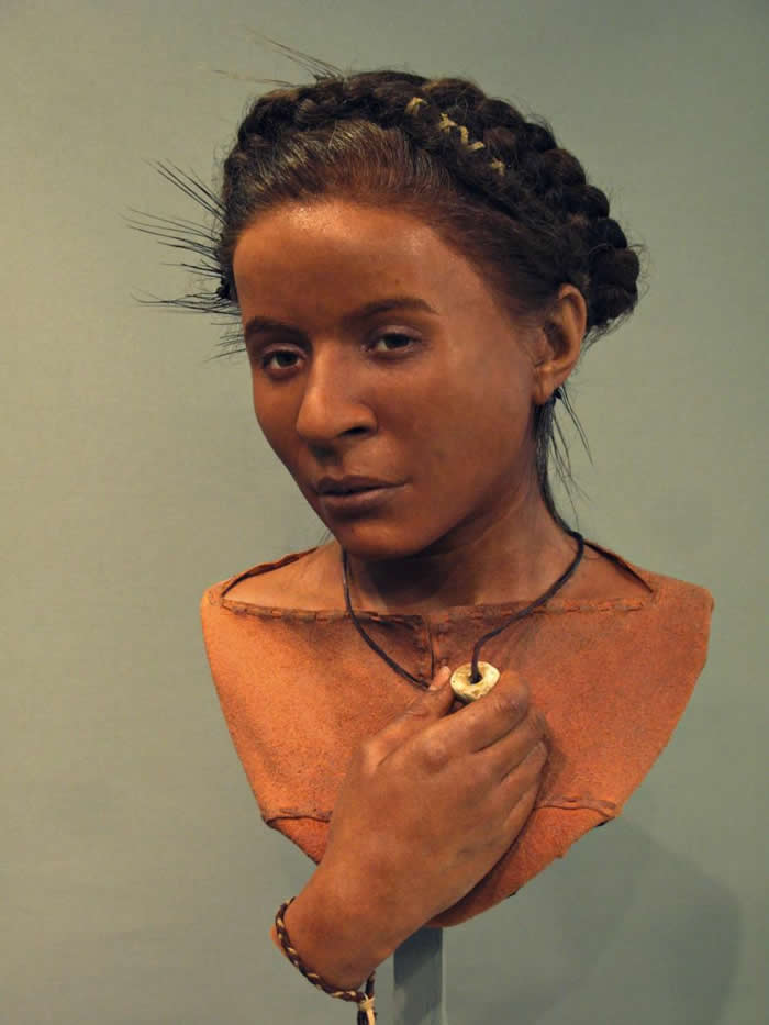 怀特豪克女子（WHITEHAWK WOMAN）。 矮小而纤细的怀特豪克女子生活在距今约5600年前，得年不到25岁，死因可能是难产（她的骨盆附近发现一名胎儿遗骸