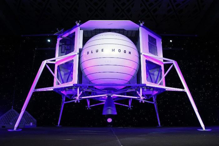 “蓝月亮”将搭载探测车和器材前往月球。