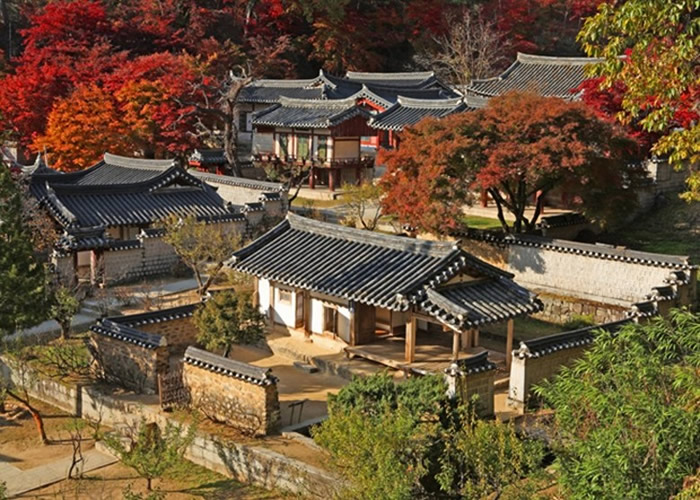 韩国书院历史悠久，古色古香。