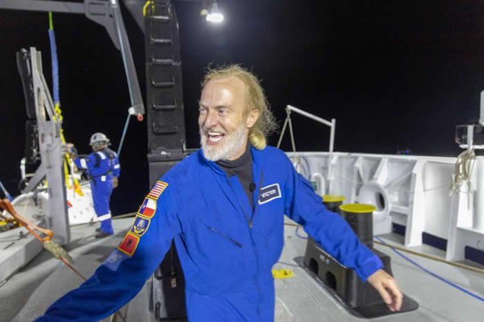 美国“五次深海探险”的“深潜限制因子”号潜水器在马里亚纳海沟最底部有不寻常的发现