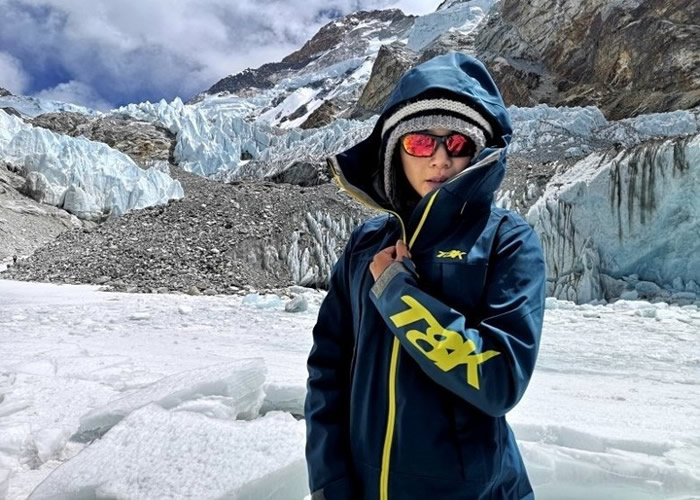 詹乔愉是台湾第二名女子成功登顶珠穆朗玛峰。