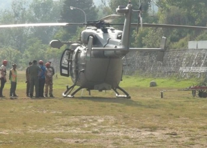 印度空军派出直升机搜索。