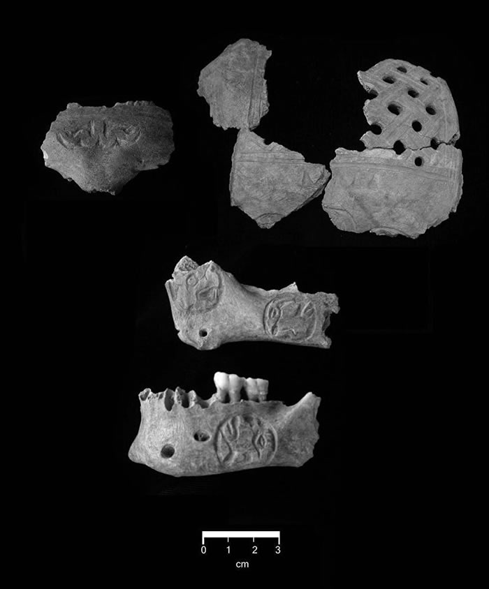 伯利兹玛雅城市Pakbitun古战士墓时发现两个战利品颅骨